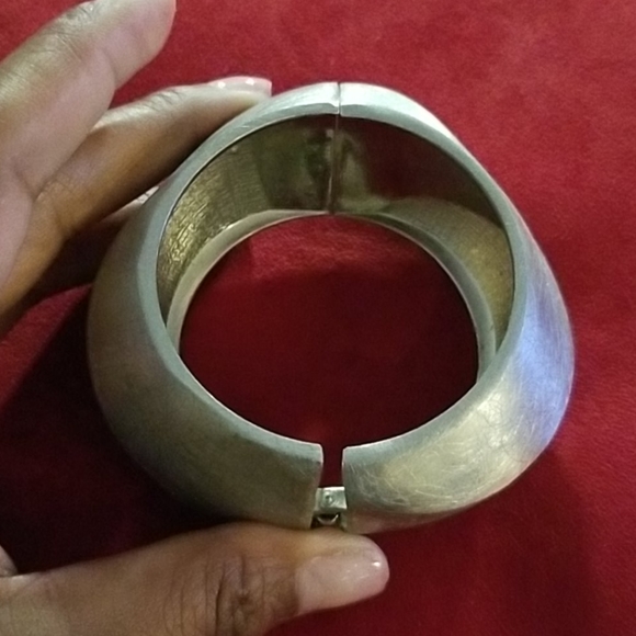 Chunky silver clasp bracelet - Picture 4 of 4